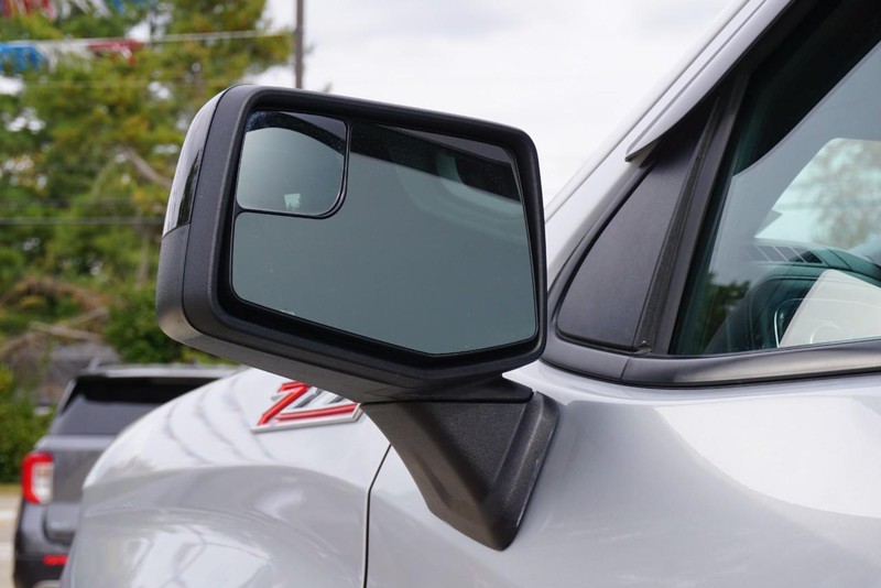 Chevrolet Silverado 1500 Vehicle Full-screen Gallery Image 18