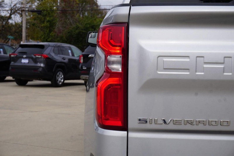 Chevrolet Silverado 1500 Vehicle Full-screen Gallery Image 19