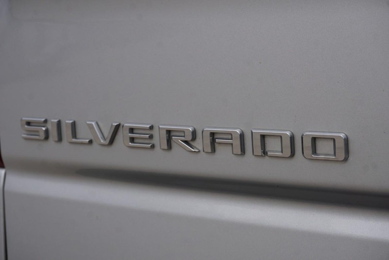 Chevrolet Silverado 1500 Vehicle Full-screen Gallery Image 21