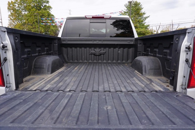 Chevrolet Silverado 1500 Vehicle Full-screen Gallery Image 24