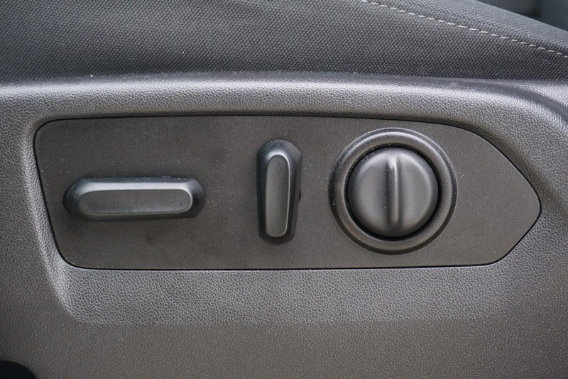 Chevrolet Silverado 1500 Vehicle Full-screen Gallery Image 26