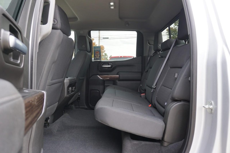 Chevrolet Silverado 1500 Vehicle Full-screen Gallery Image 28