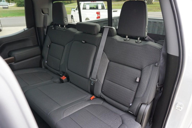 Chevrolet Silverado 1500 Vehicle Full-screen Gallery Image 29