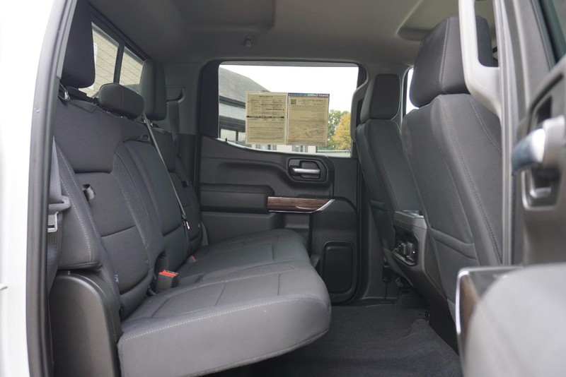 Chevrolet Silverado 1500 Vehicle Full-screen Gallery Image 30