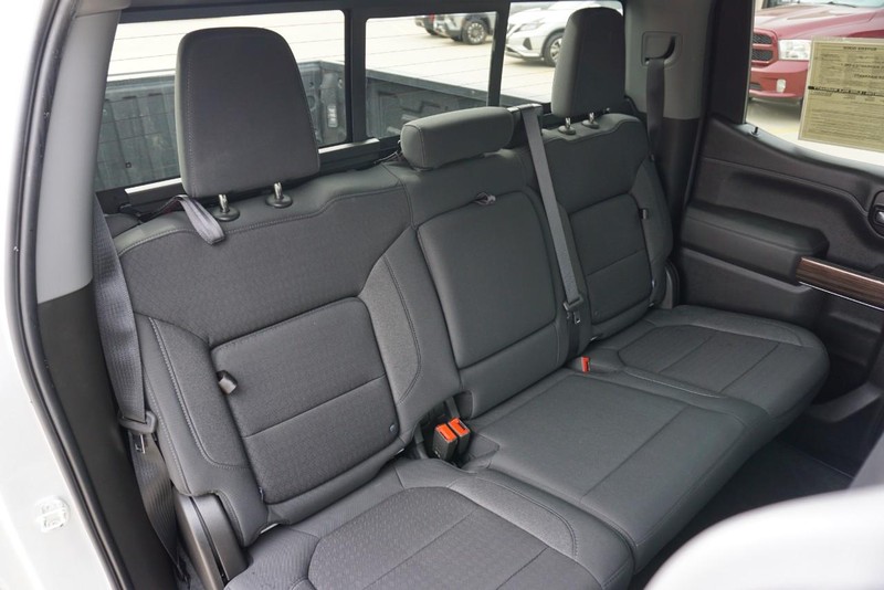 Chevrolet Silverado 1500 Vehicle Full-screen Gallery Image 31