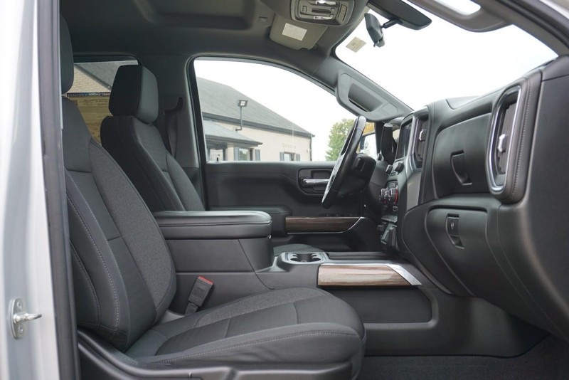 Chevrolet Silverado 1500 Vehicle Full-screen Gallery Image 32