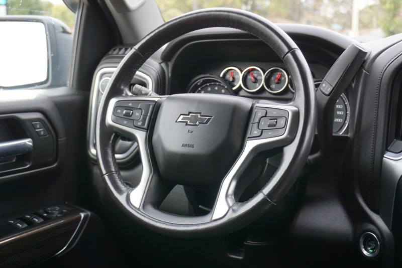 Chevrolet Silverado 1500 Vehicle Full-screen Gallery Image 35