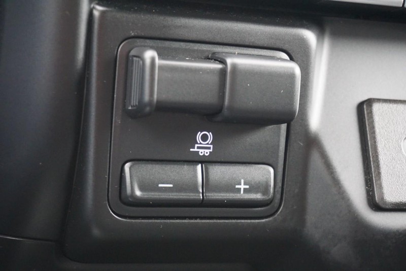 Chevrolet Silverado 1500 Vehicle Full-screen Gallery Image 46