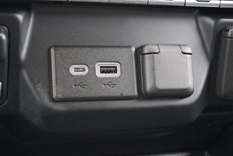 Chevrolet Silverado 1500 Vehicle Full-screen Gallery Image 47