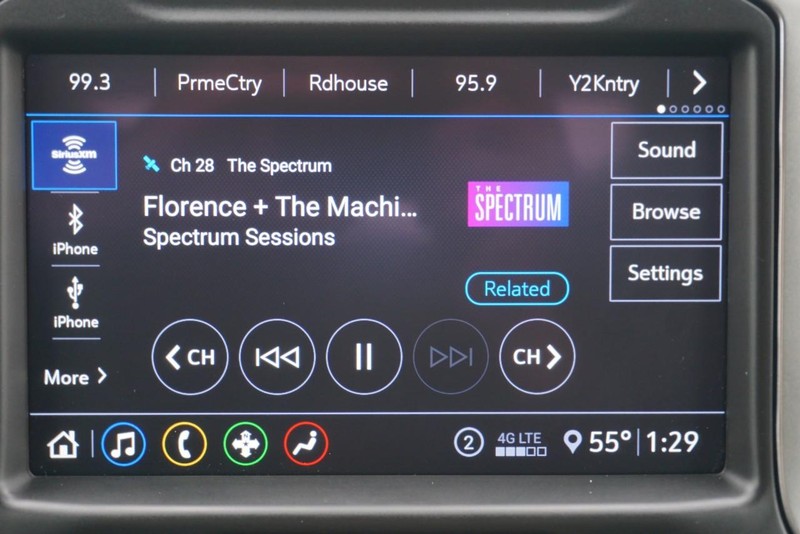 Chevrolet Silverado 1500 Vehicle Full-screen Gallery Image 48