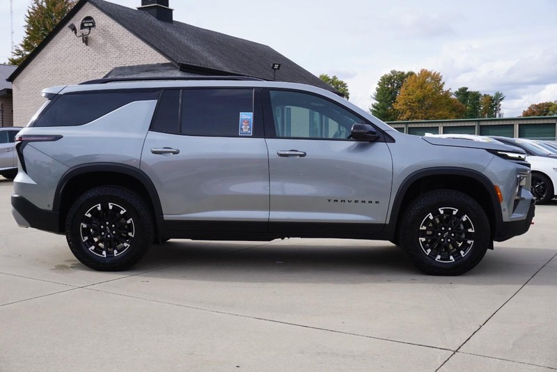 Chevrolet Traverse Vehicle Full-screen Gallery Image 02