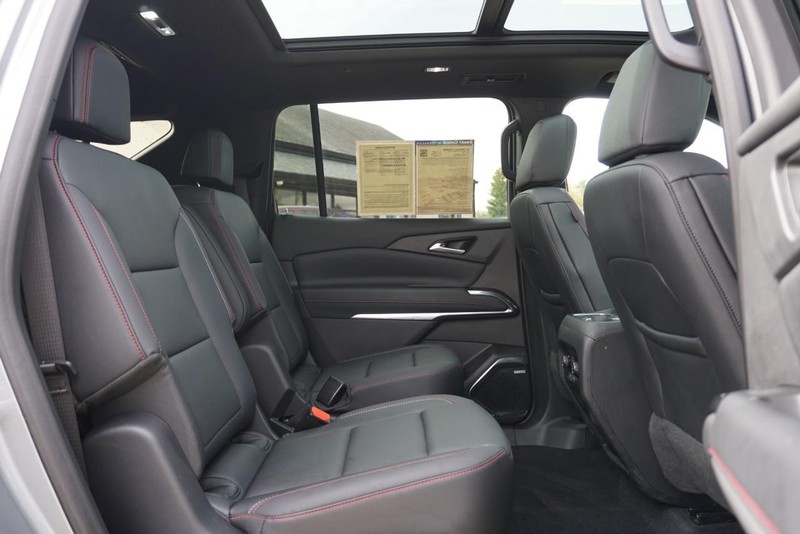 Chevrolet Traverse Vehicle Full-screen Gallery Image 28