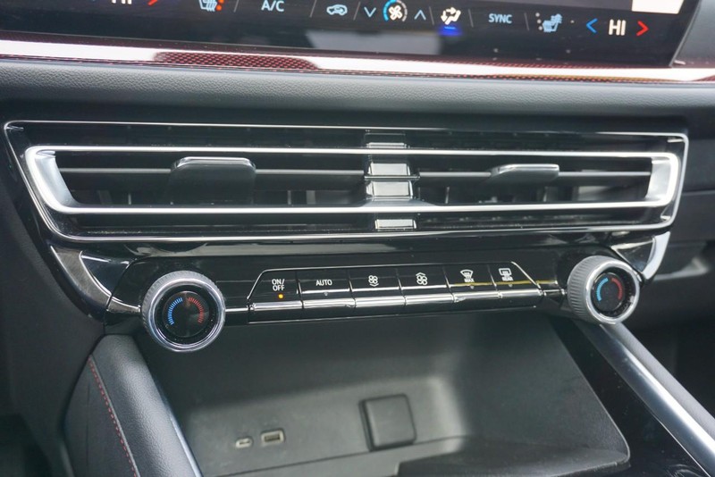 Chevrolet Traverse Vehicle Full-screen Gallery Image 45