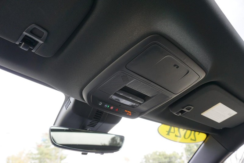 Chevrolet Traverse Vehicle Full-screen Gallery Image 52