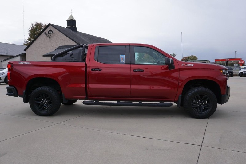 Chevrolet Silverado 1500 Vehicle Full-screen Gallery Image 02