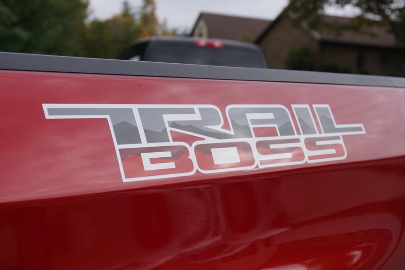 Chevrolet Silverado 1500 Vehicle Full-screen Gallery Image 18