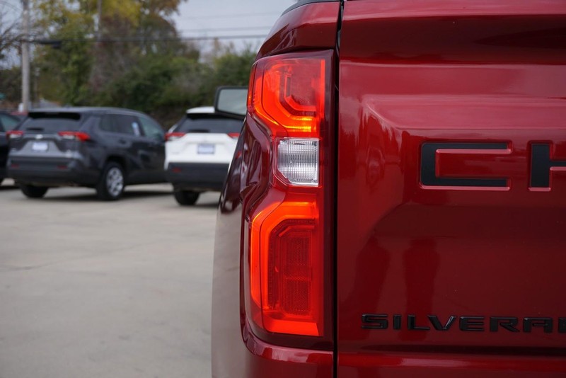 Chevrolet Silverado 1500 Vehicle Full-screen Gallery Image 19