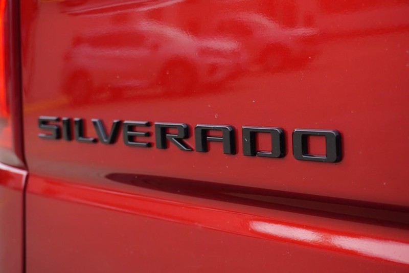 Chevrolet Silverado 1500 Vehicle Full-screen Gallery Image 21