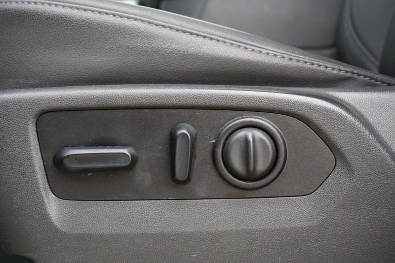 Chevrolet Silverado 1500 Vehicle Full-screen Gallery Image 26