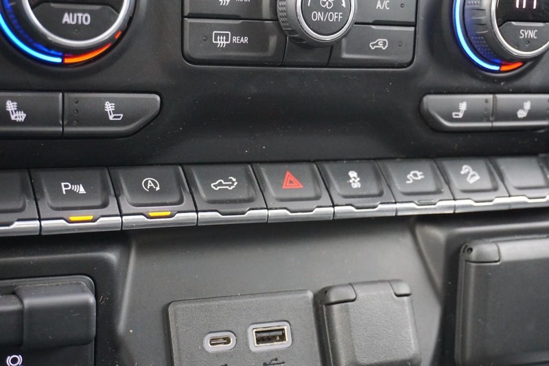 Chevrolet Silverado 1500 Vehicle Full-screen Gallery Image 46