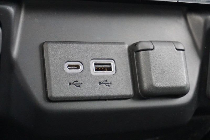 Chevrolet Silverado 1500 Vehicle Full-screen Gallery Image 48