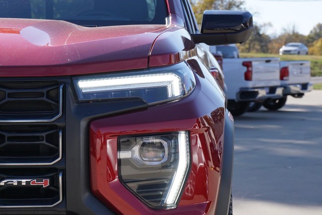 2023 GMC Canyon AT4 Crew Cab 4WD image 10
