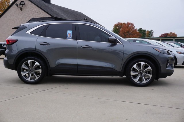 2023 Ford Escape Platinum AWD image 02