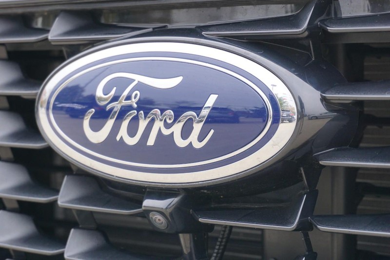 Ford Escape Vehicle Full-screen Gallery Image 11