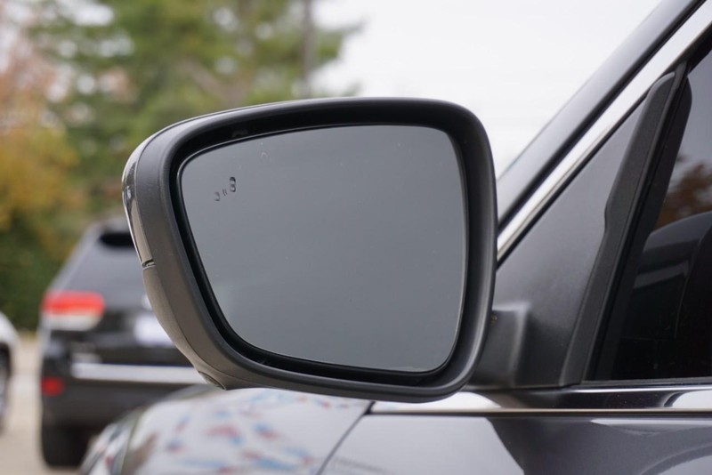 Ford Escape Vehicle Full-screen Gallery Image 15