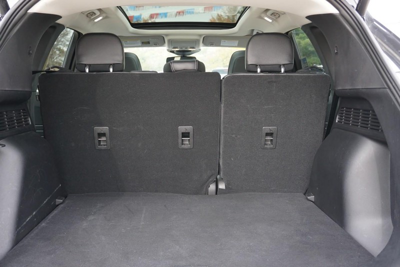 Ford Escape Vehicle Full-screen Gallery Image 21