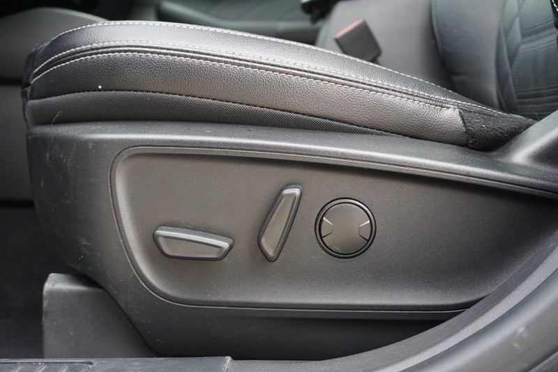 Ford Escape Vehicle Full-screen Gallery Image 23