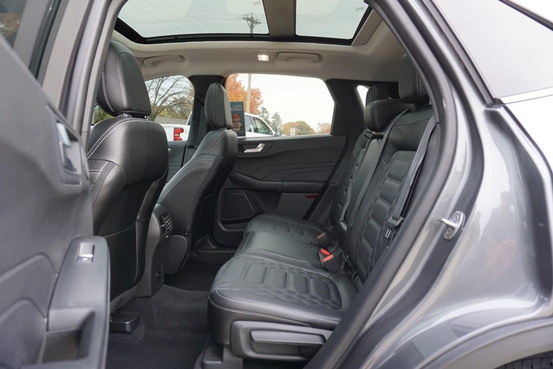 Ford Escape Vehicle Full-screen Gallery Image 25