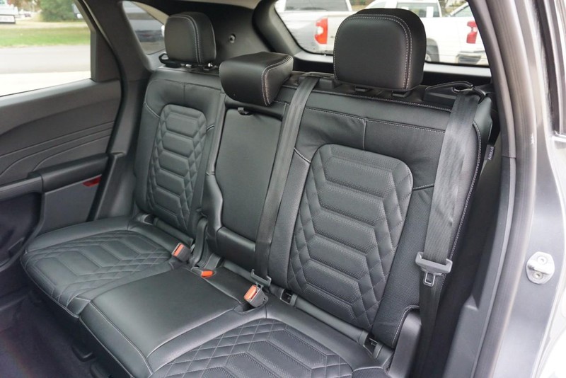 Ford Escape Vehicle Full-screen Gallery Image 26