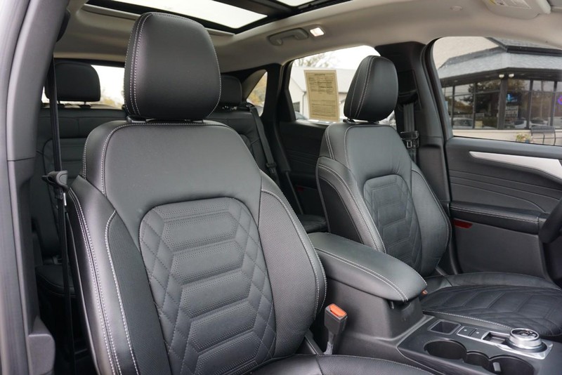 Ford Escape Vehicle Full-screen Gallery Image 31