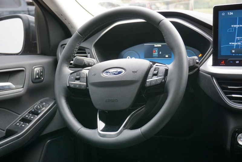 Ford Escape Vehicle Full-screen Gallery Image 33