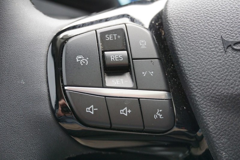 Ford Escape Vehicle Full-screen Gallery Image 37