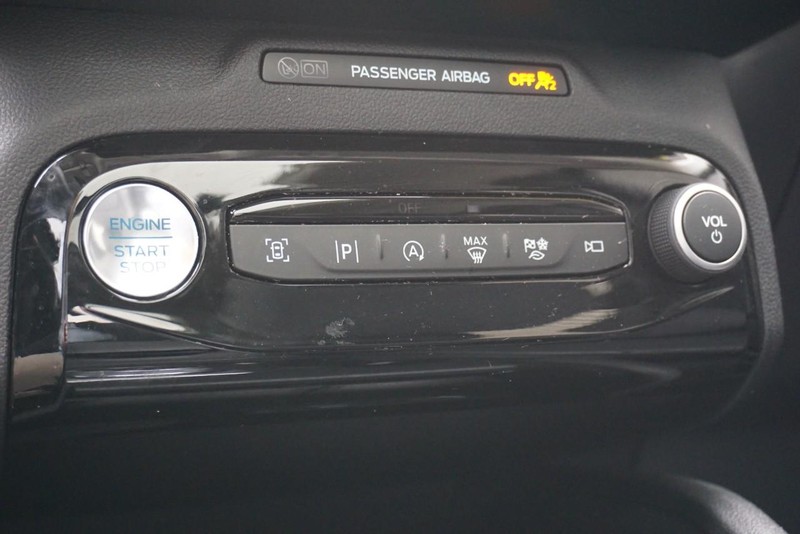 Ford Escape Vehicle Full-screen Gallery Image 42