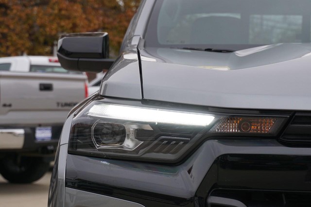 2023 Chevrolet Colorado Crew Cab 4WD Z71 image 09