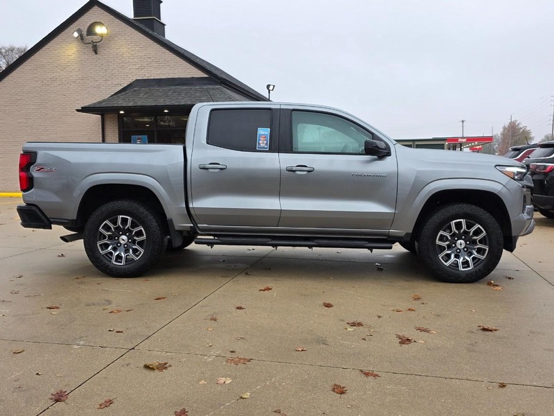 Chevrolet Colorado Vehicle Full-screen Gallery Image 02