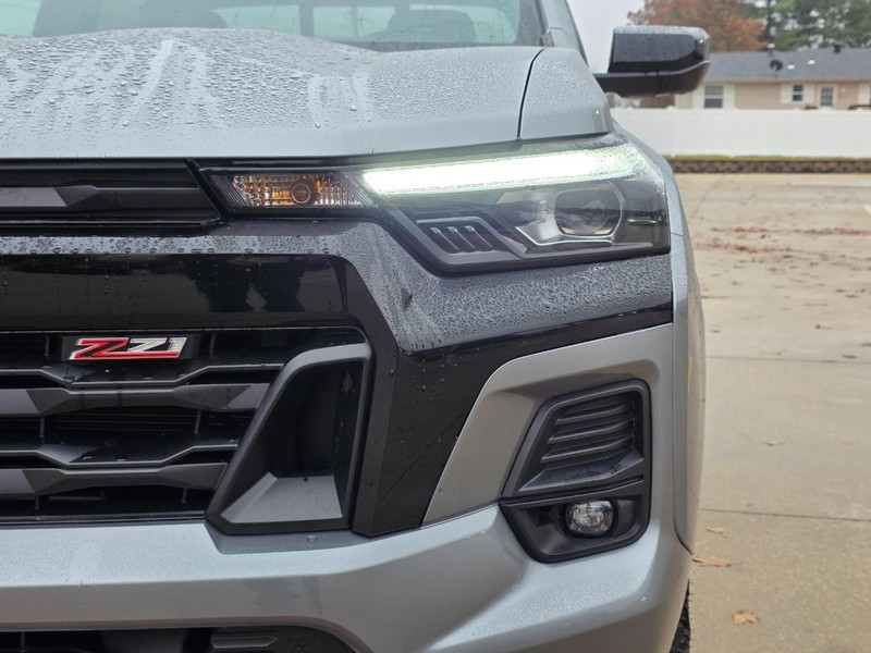 Chevrolet Colorado Vehicle Full-screen Gallery Image 09