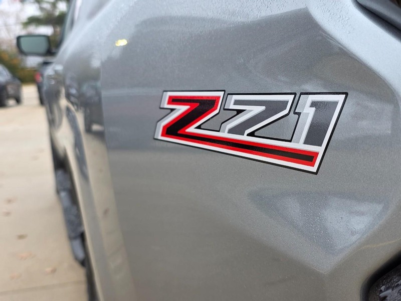 Chevrolet Colorado Vehicle Full-screen Gallery Image 12