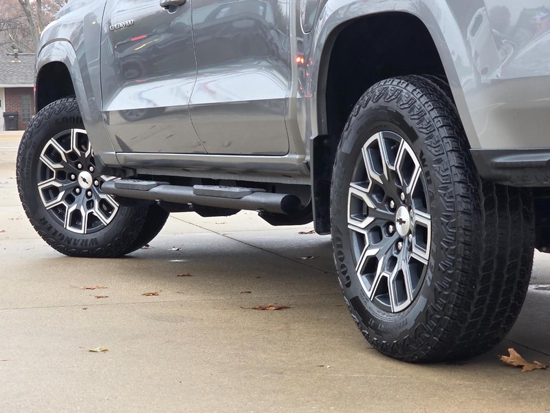 Chevrolet Colorado Vehicle Full-screen Gallery Image 17