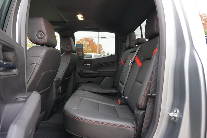 Chevrolet Colorado Vehicle Full-screen Gallery Image 23