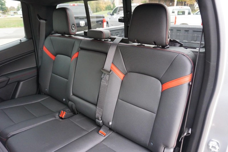 Chevrolet Colorado Vehicle Full-screen Gallery Image 24