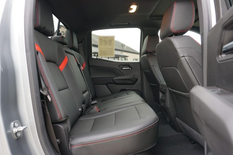 Chevrolet Colorado Vehicle Full-screen Gallery Image 25