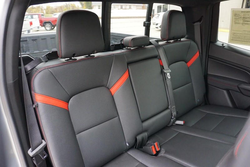 Chevrolet Colorado Vehicle Full-screen Gallery Image 26