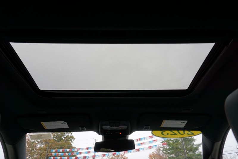 Chevrolet Colorado Vehicle Full-screen Gallery Image 31