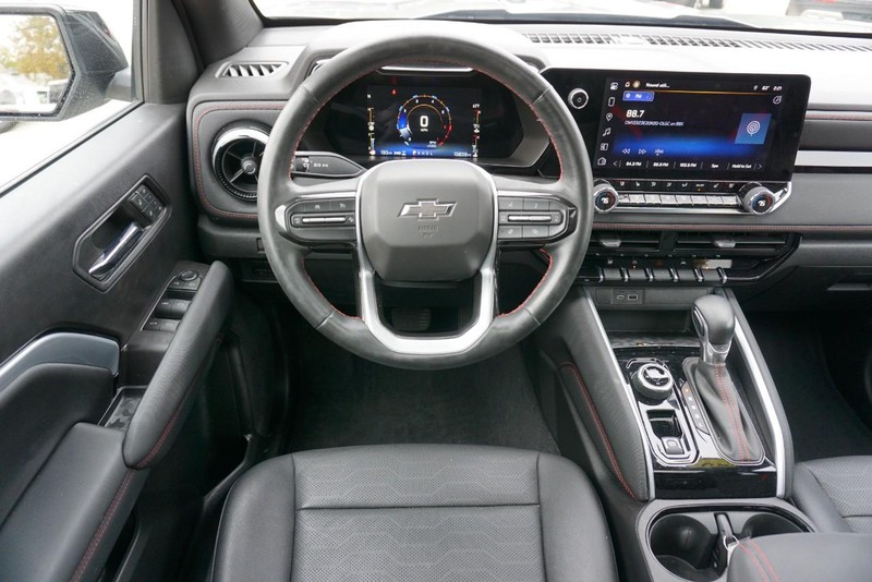 Chevrolet Colorado Vehicle Full-screen Gallery Image 32