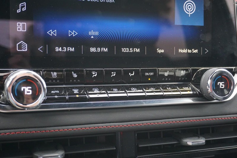 Chevrolet Colorado Vehicle Full-screen Gallery Image 38