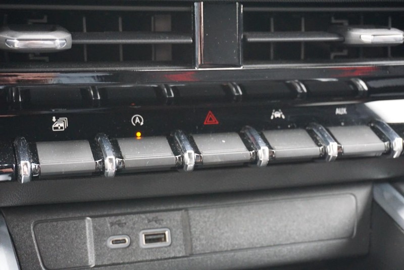 Chevrolet Colorado Vehicle Full-screen Gallery Image 40